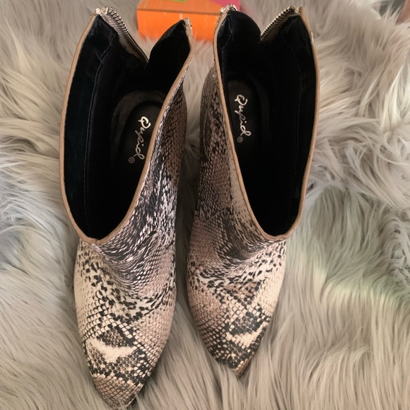Quips Abstract Snake Print Booties - Picture 6 of 6